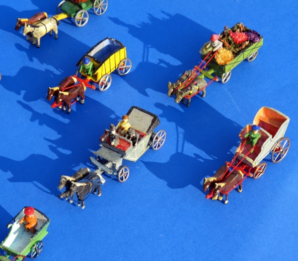 Kutschen und Fahrzeuge mit Zinnrädern