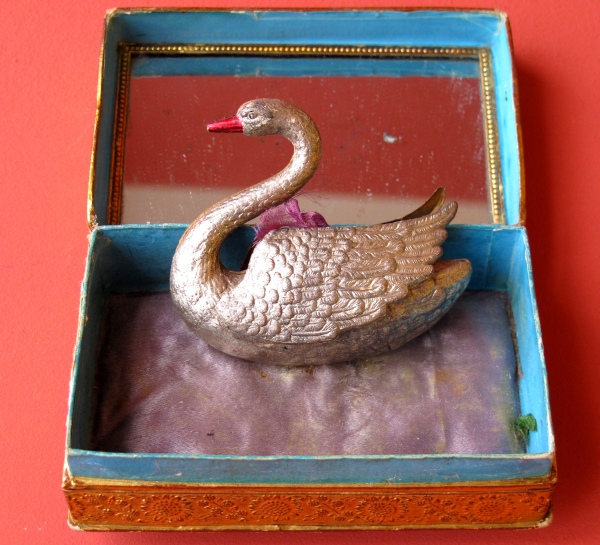 SCHWAN aus Dresdener Pappe